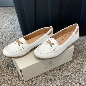 Life Stride Women's White and Tan Nautical Loafers